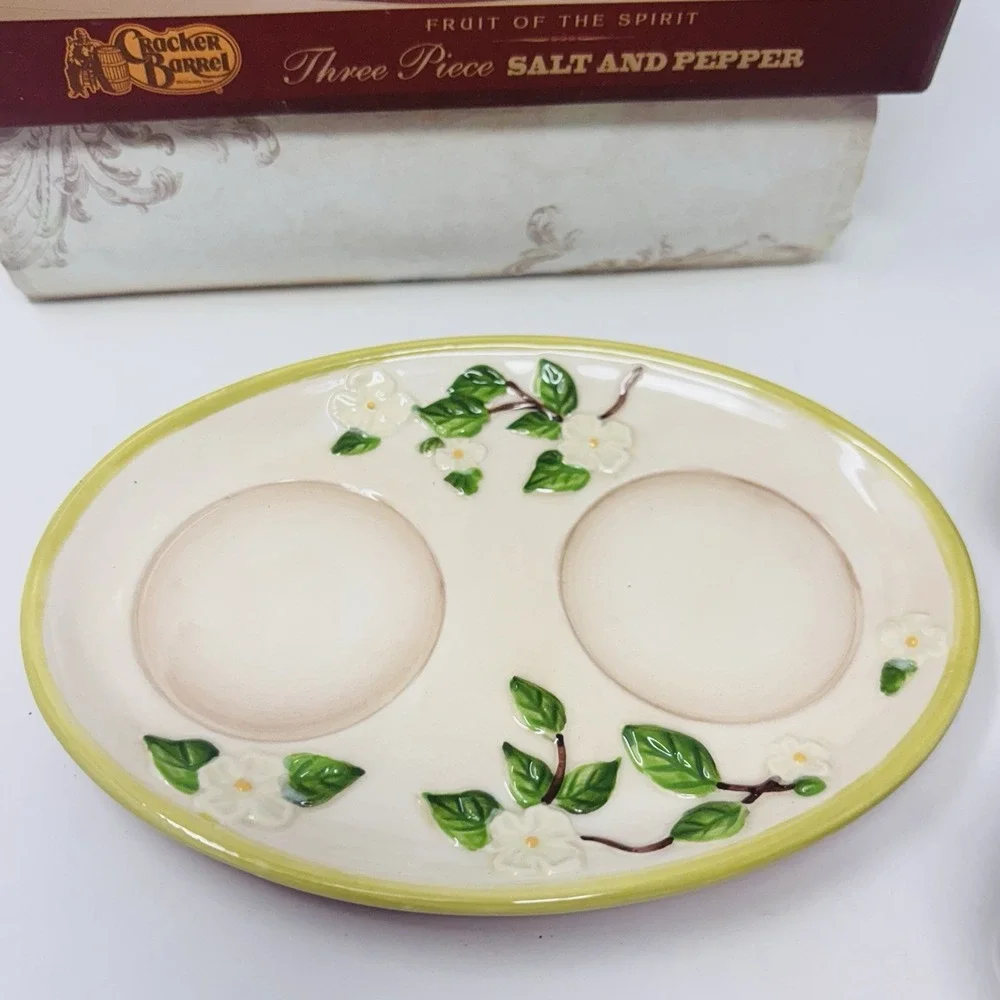 Cracker Barrel Apple Collection Salt & Pepper‎ Shakers With Base New